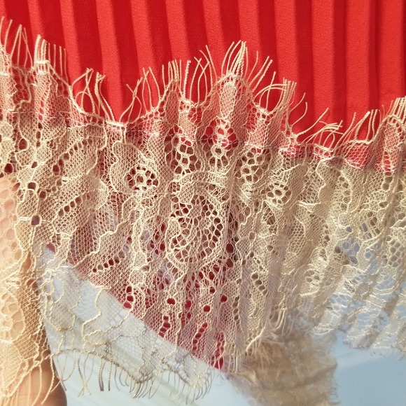 Delfi Collective Victoria pleated lace hem top - Picture 5 of 7